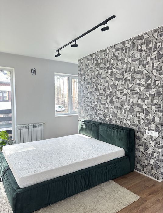 Таун з ремонтом в оточені сосен та швидким виїздом до Києва, 1,5 сотки