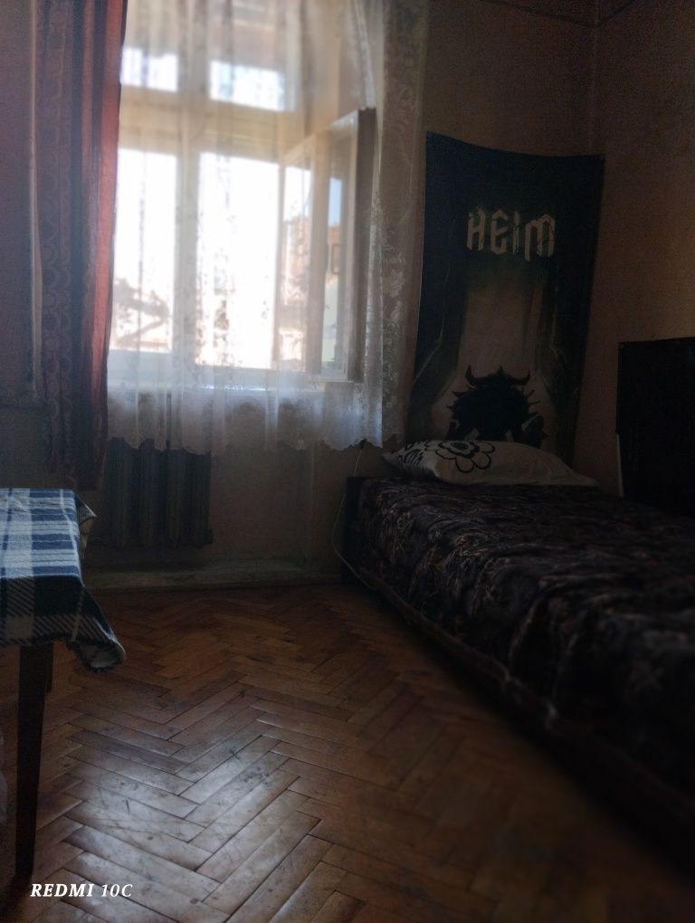 Невеличка кімнатка