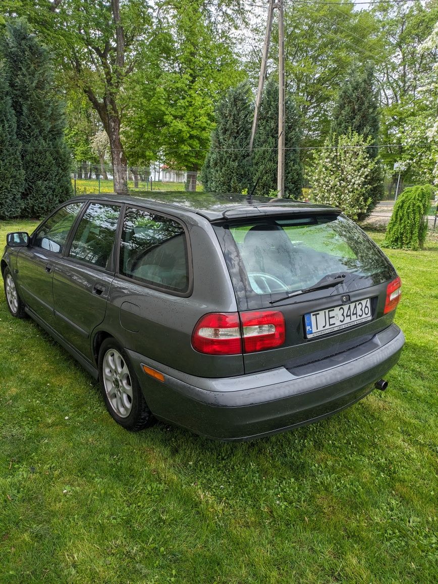 Volvo V40 2000 rok