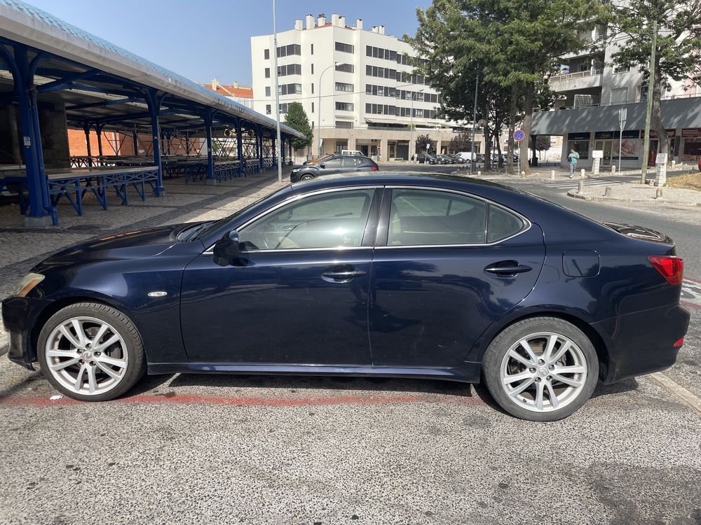 Lexus is220d como novo