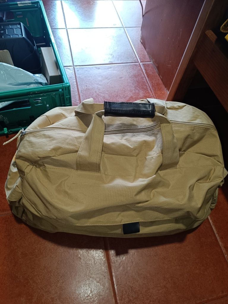Mala com estilo desportivo grande e espaçosa tá Nova muito residente