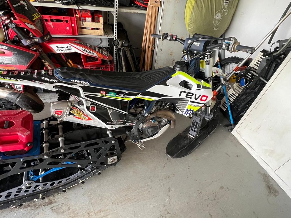 Husqvarna FC450 z 2020 roku na kołach