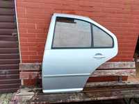 VW BORA drzwi lewy tył pod kolor LA7W