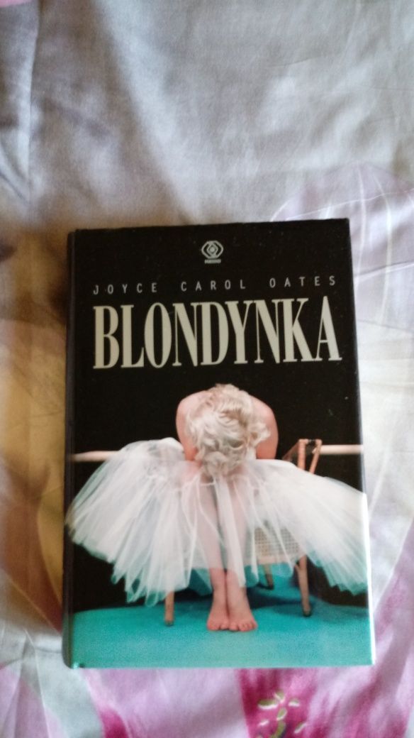 "Blondynka"  Joyce Carol Oates