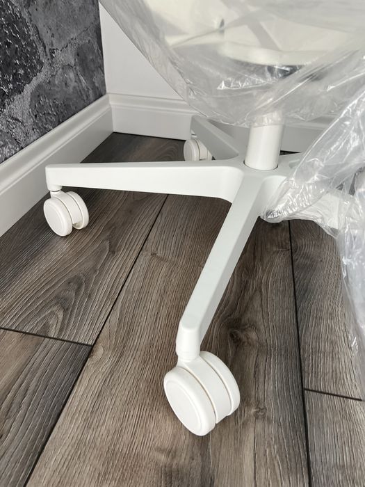 Nowy designerski fotel biurowy TOPSTAR Sitness Life 40 – biały mat