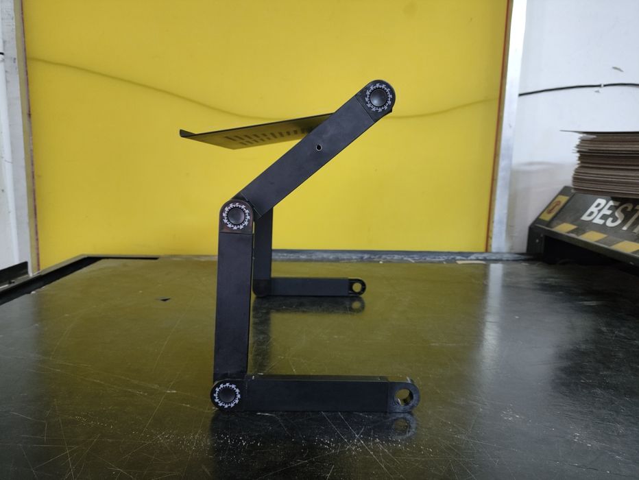 Підставка для ноутбука з регулюванням