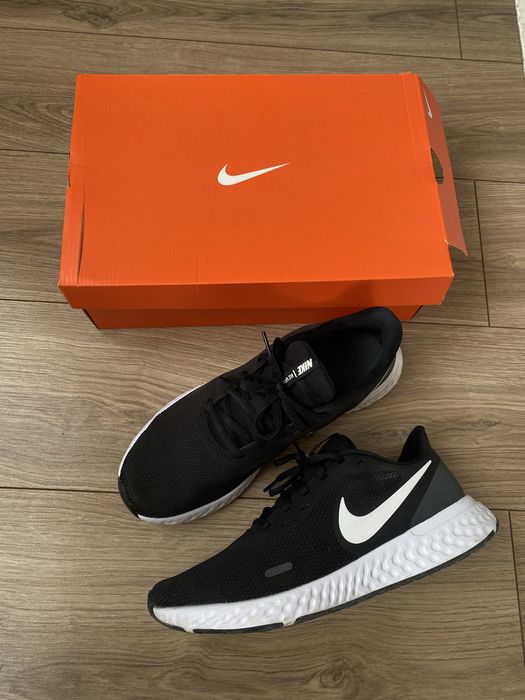Buty Nike Tanjun Black 43 / 27,5 cm / czarne sneakersy