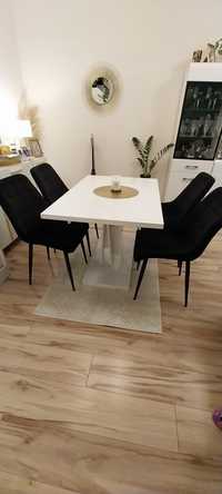 Stół biały rozkładany plus 4 czarne krzesła pikowane