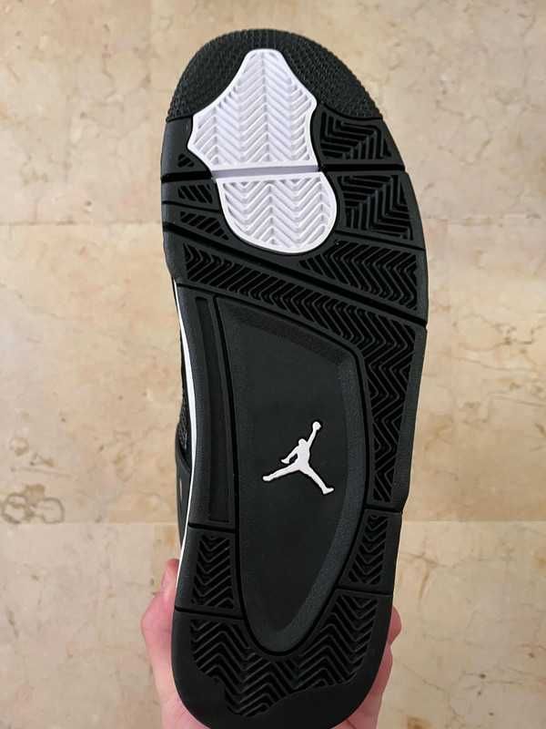 WhiteThunder/Buty_Jordan4_Retro Unisextrampki Rozmiar.44