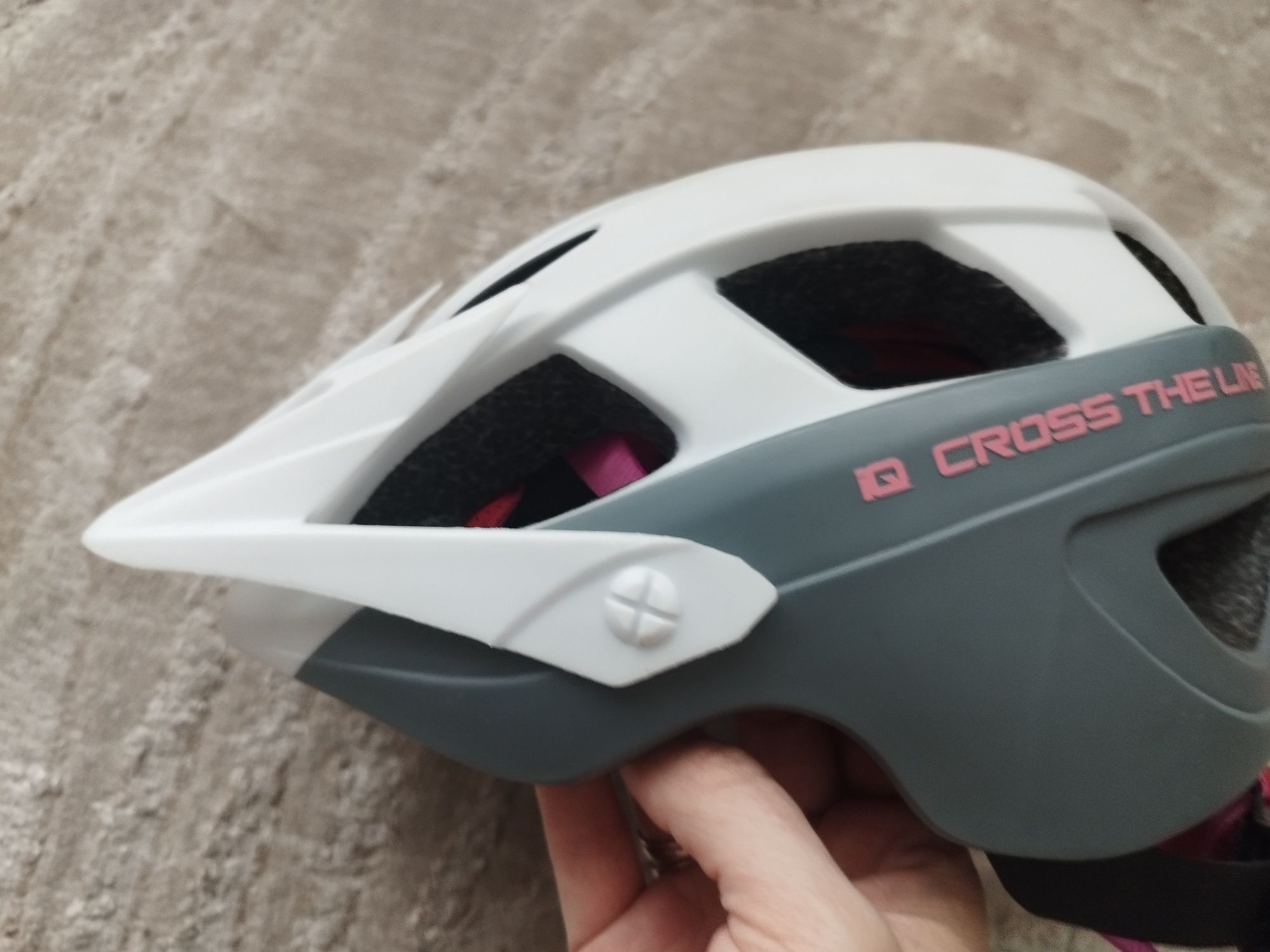 Kask rowerowy dziecięcy IQ CROSS THE LINE