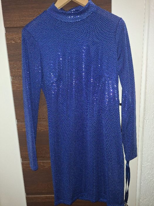Błyszcząca niebieska sukienka z długim rękawem – rozmiar XL