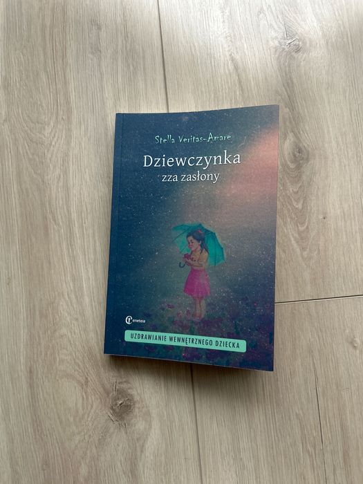 „Dziewczynka zza zasłony” Stella Veritas-Amare
