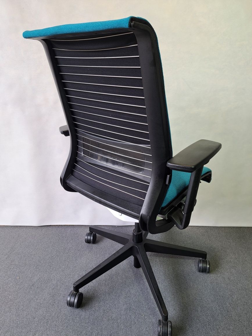 Fotel biurowy obrotowy  Steelcase Think. Turkus/morski