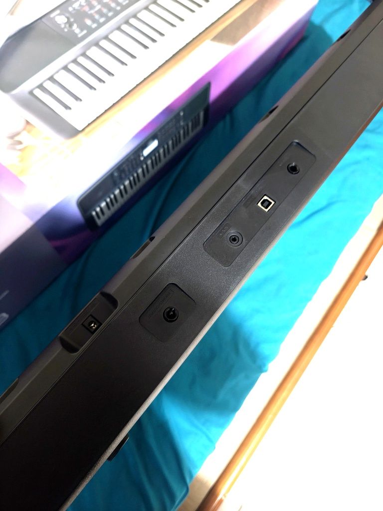 Teclado Yamaha PSR-E383 + Suporte
