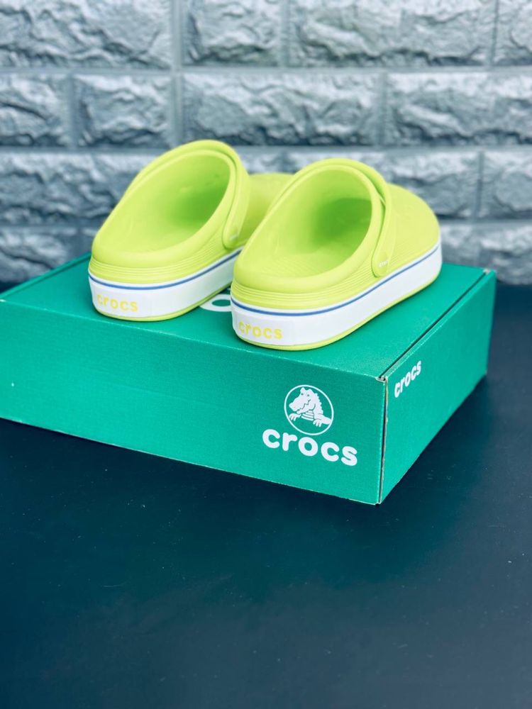 Женские яркие кроксы мягкие ужобные шлепанцы crocs салатовые