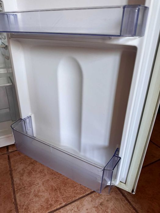 Lodówka BEKO A+ 82 cm, mini, podblatowa