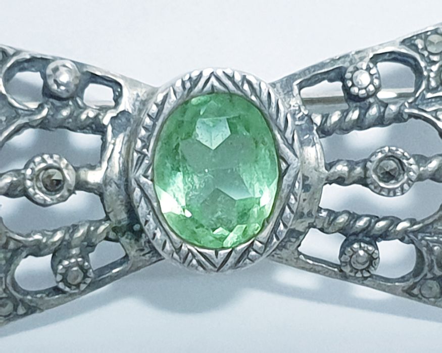 Lindissima antiga pregadeira em prata portuguesa com pedras preciosas