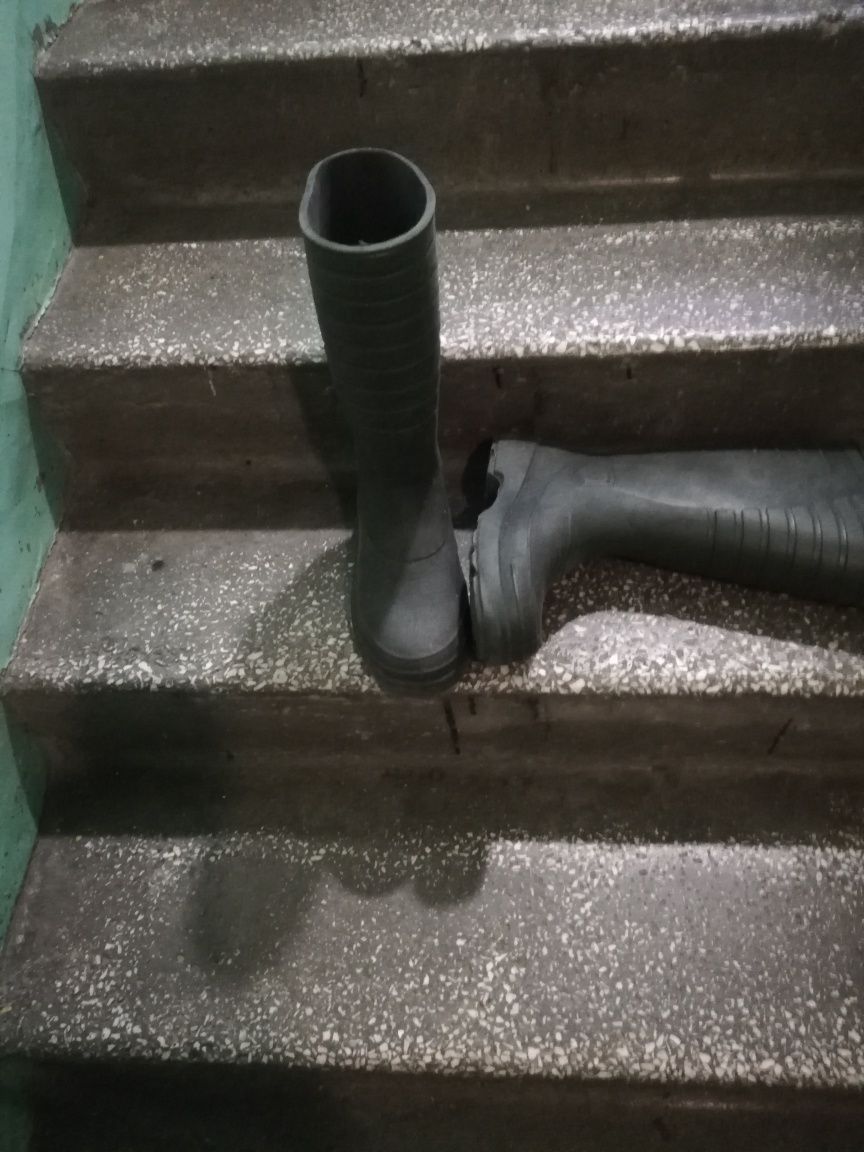 Sprzedam  używane kalosze 2 pary