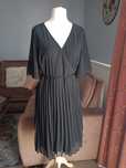 Czarna sukienka plisowana Boohoo Maternity 44