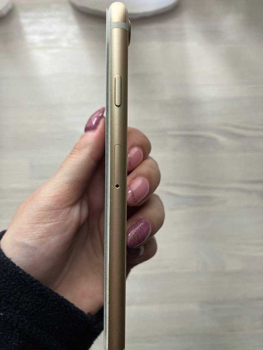 Продам IPhone 7 32Gb Gold