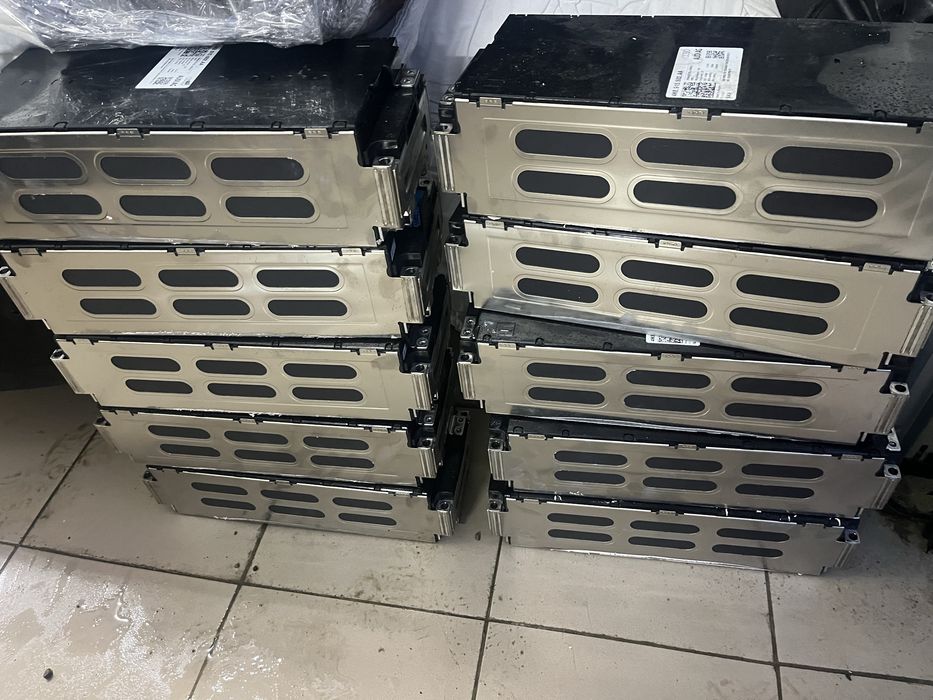 батарея в розборі, ячейки Е трон 95 квт