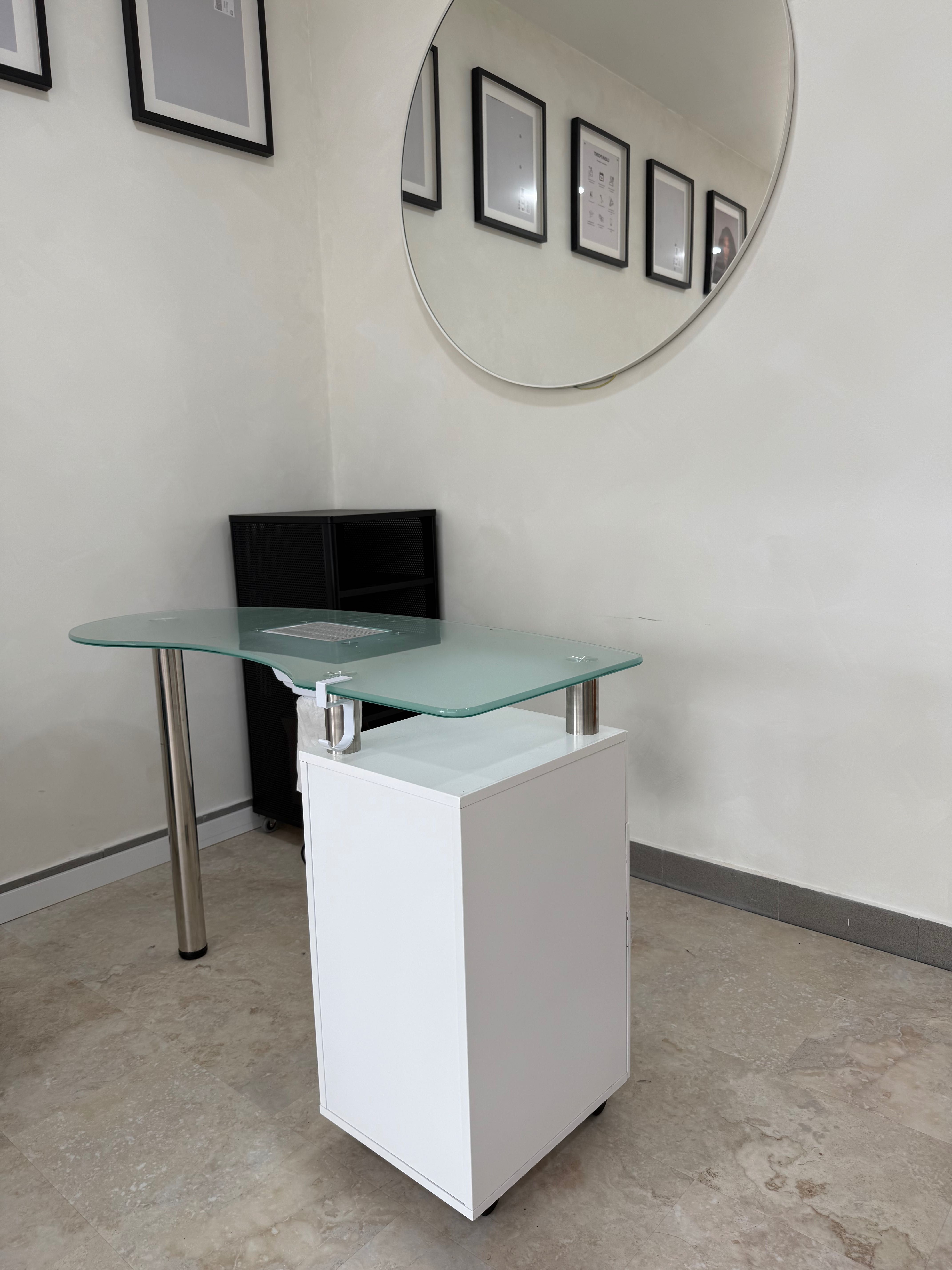 Alugo mesa de manicure