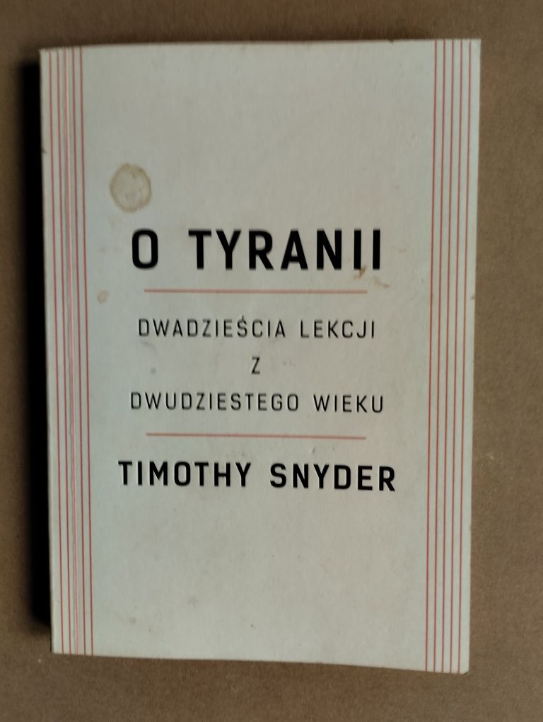 Timothy Snyder. O tyranii.