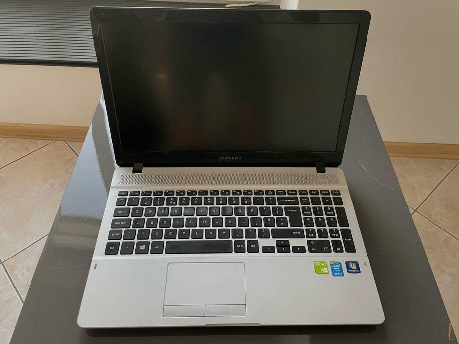 Laptop Samsung NP370E5J i7 16GB RAM NVIDIA GeForce 820M WIN10 Pro