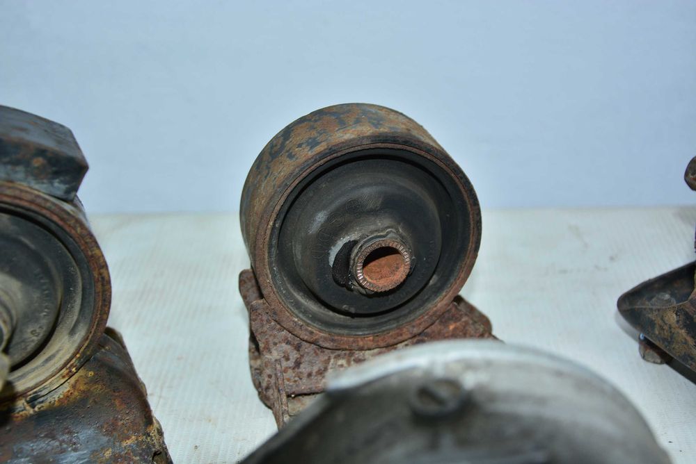 Mitsubishi 3000GT VR4 SL Stealth GTO poduszki silnika poduszka