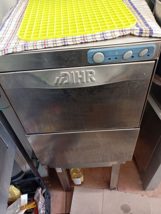 Máquina de lavar louça café