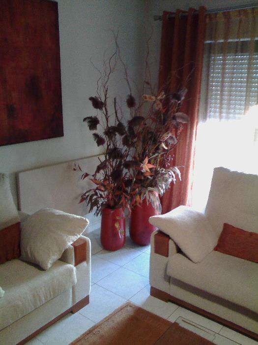 Arranjo floral de interior em dois vasos