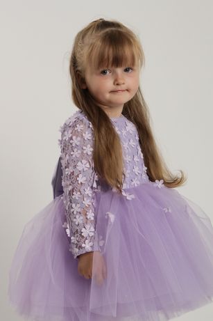 Красива бузкова сукня на дівчинку 3 років