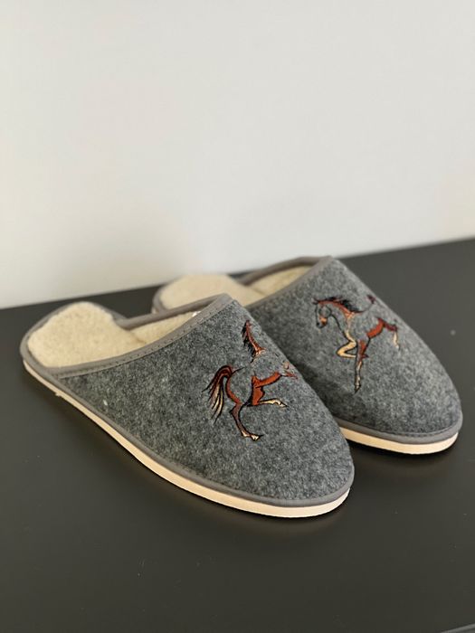 Тапочки чоловічі з вовняним утепленням,дуже теплі.