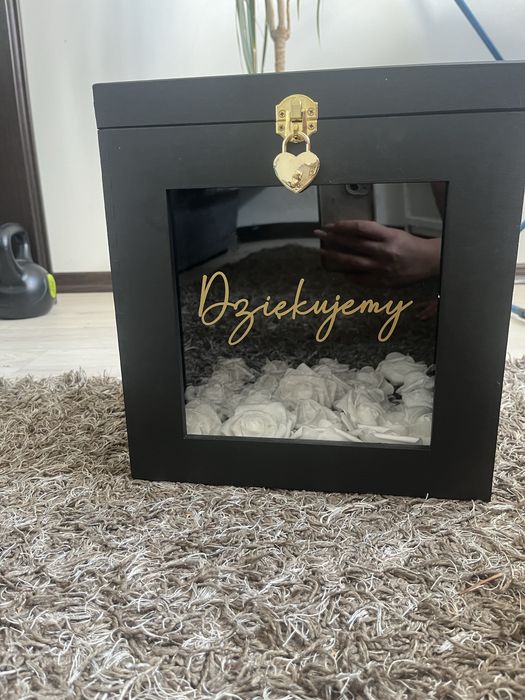 Sprzedam eleganckie  czarne pudełko na koperty