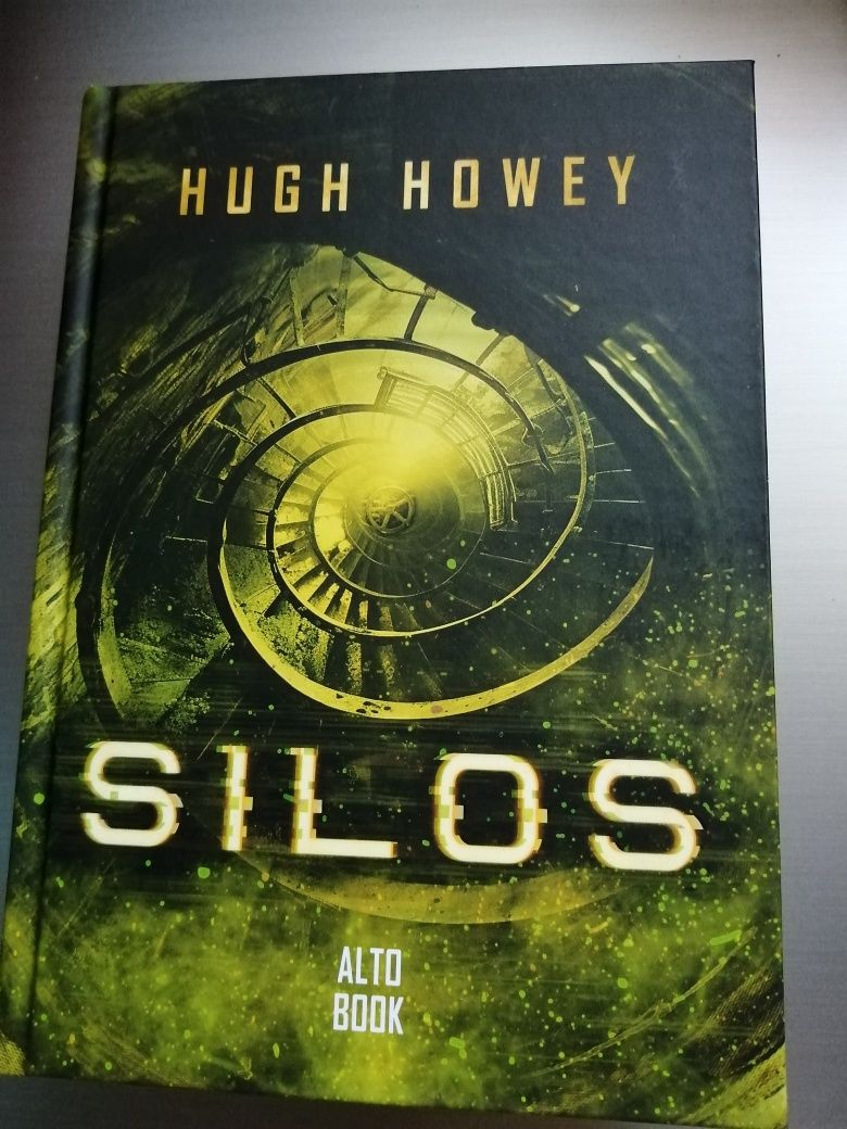 Hugh Howey "Silos"