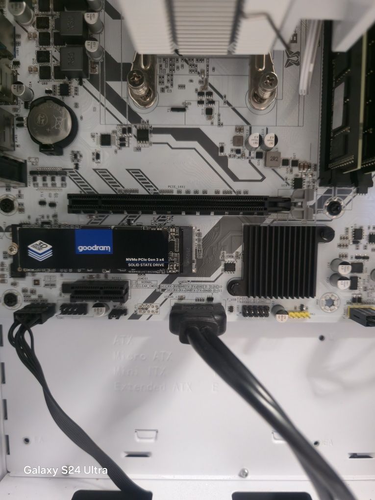 Komputer Ryzen 5 /RX 6600