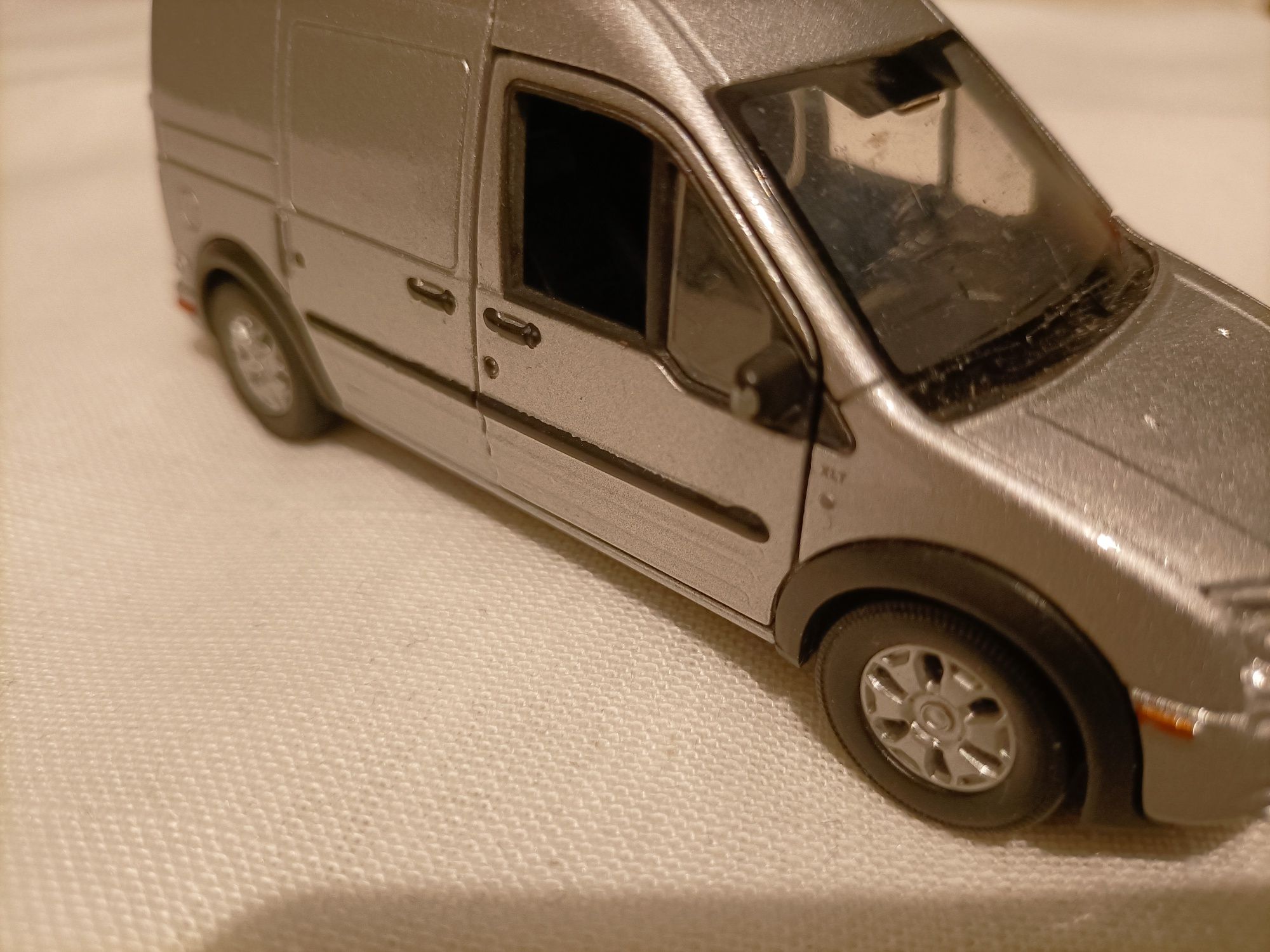 Samochód Welly 1:34 Ford Transit connet