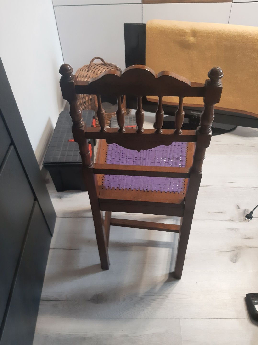 Stare krzesło, tron, do delikatnego odświeżenia. Unikat!