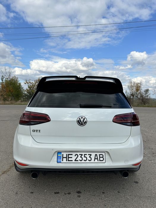 Volkswagen Golf GTI 7