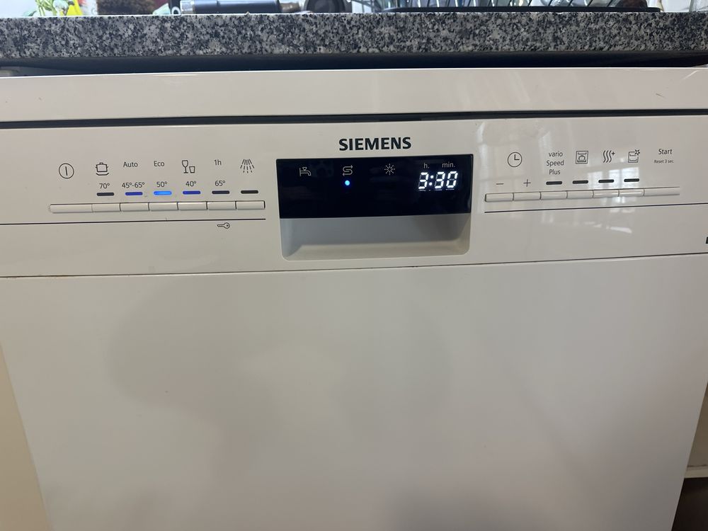 Máquina de lavar loiça Siemens iq300