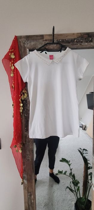 Elegancka biala koszulka
