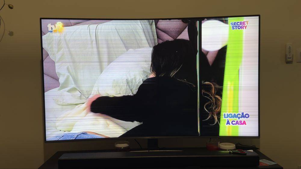 TV Samsung UE55NU8505T 4K UHD - Tela partida - Para peças ou reparação