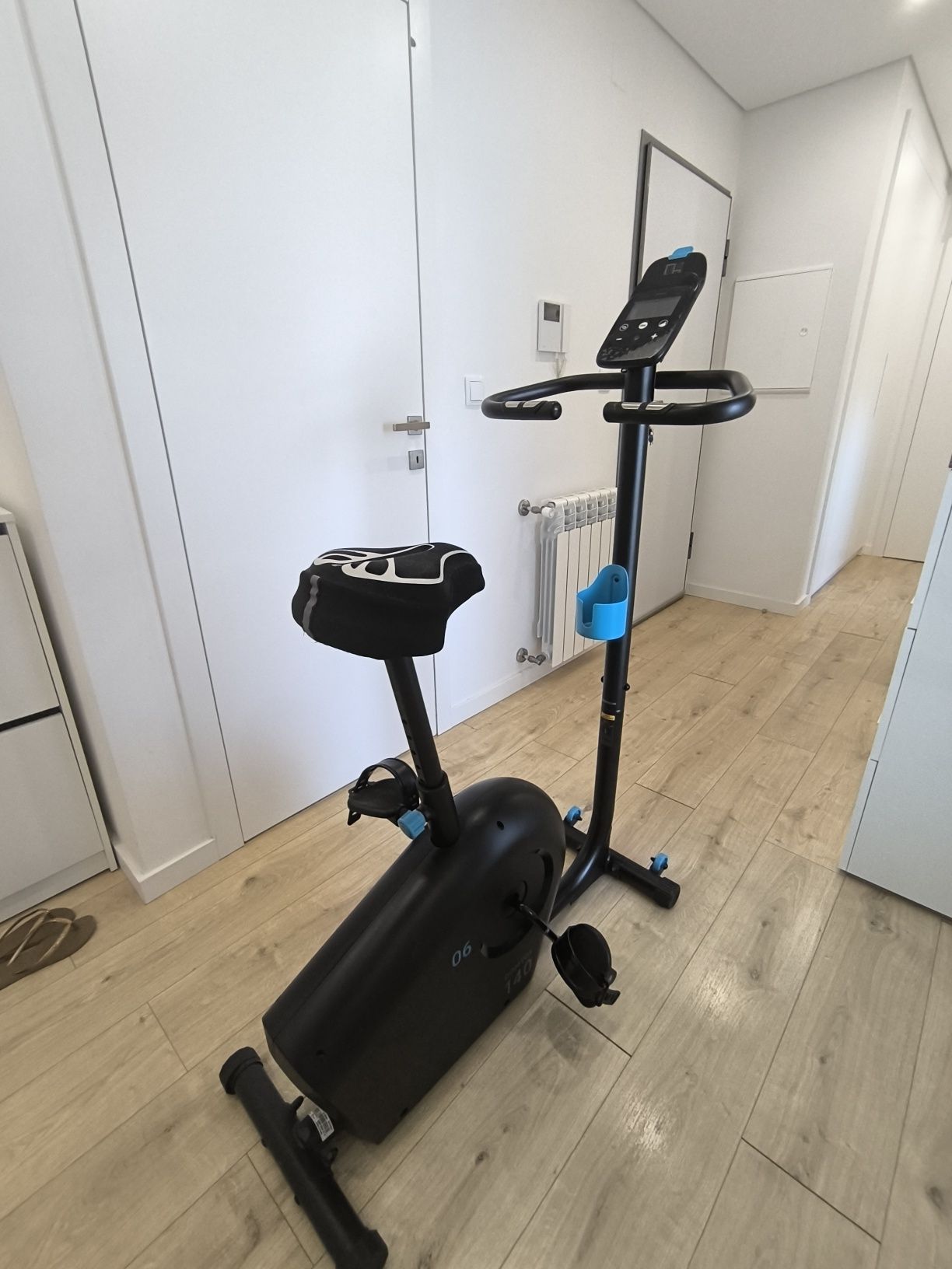 Bicicleta domyos 140 em excelente estado, ainda com  protetor de ecrã