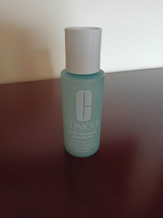 Clinique Anti-Blemish Solutions™ Clarifying Lotion, płyn złuszczający