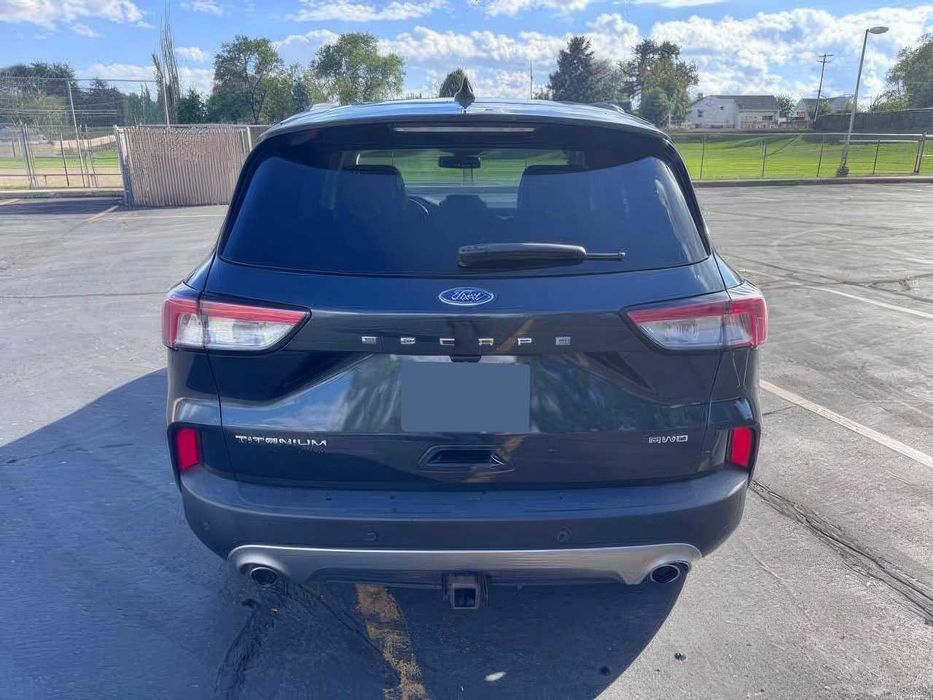 Ford Escape Titanium      2022