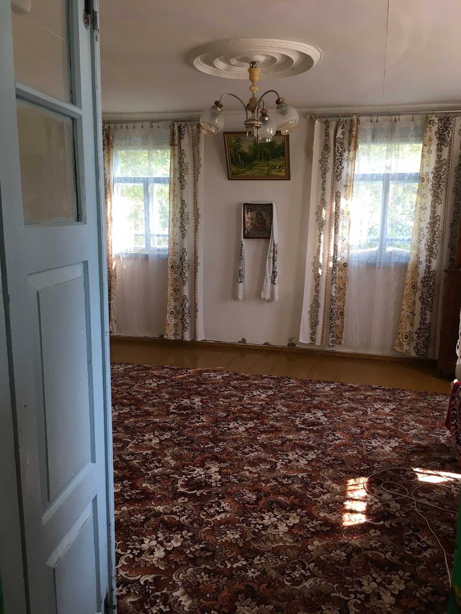 Продається будинок з садибою у Житомирській області