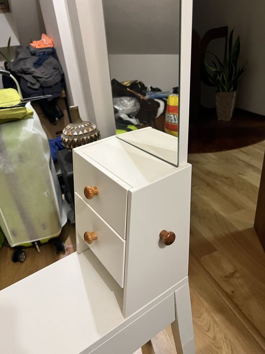 Toaletka sekretarzyk drewniany