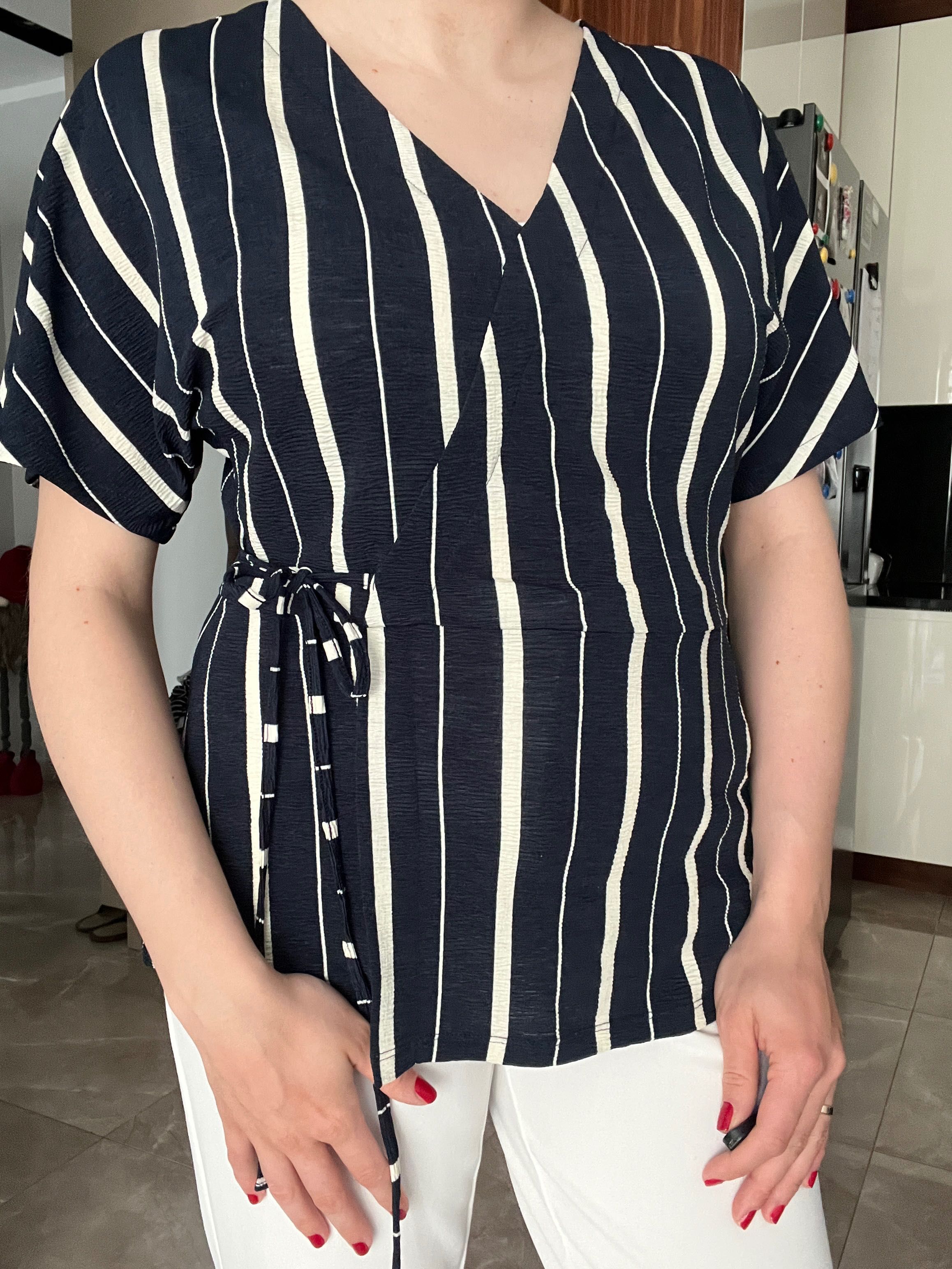 Bluzka granatowa z paskami i wiązaniem, casual & chic M Lindex