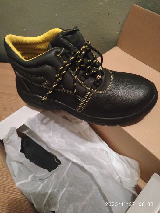 Беці 42розмір. Ботінки 41 розмір Чорні.