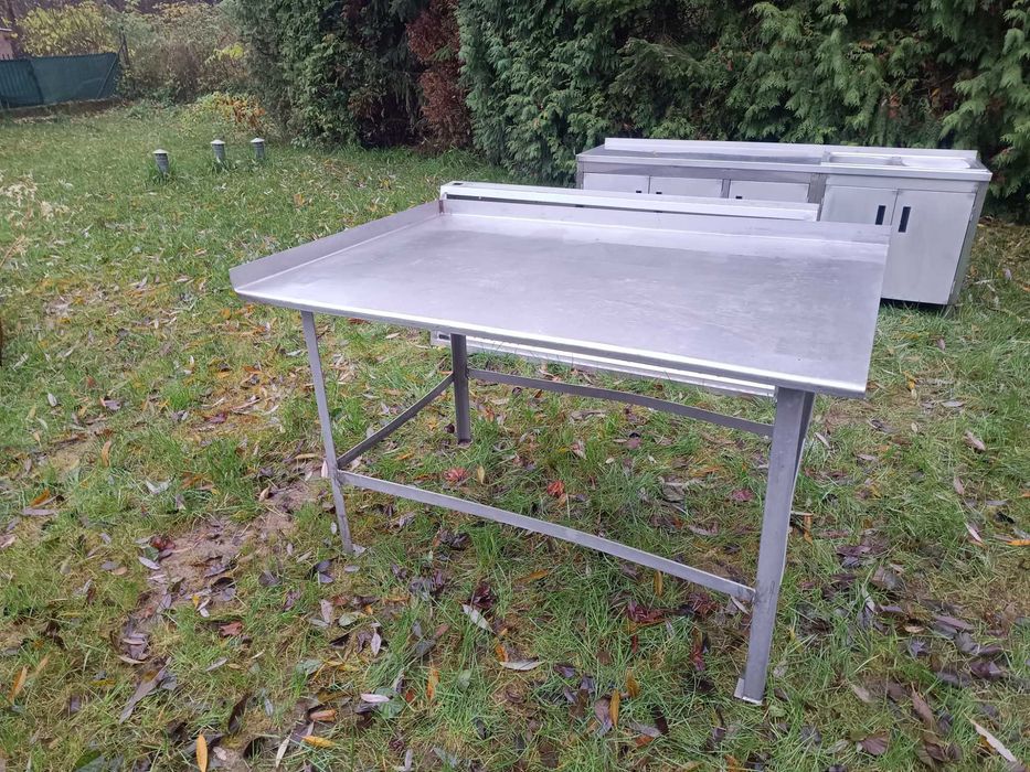 Stół produkcyjny ze stali nierdzewnej